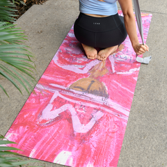 Practice with confidence on yogat’s eco-friendly yoga mat—PVC and phthalate-free, with an extra-grip microfiber surface ideal for hot yoga. Lightweight, travel-ready, and designed in Australia with artistic flair.
